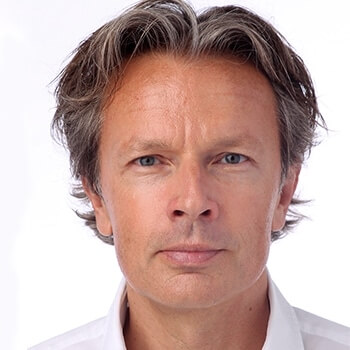 <strong>Arno Scharl</strong><br><b> Storypact</b><br>Treibt mit Storypact die Entwicklung von KI-Text-Assistenten voran, die es ermöglichen, in kürzester Zeit professionelle, SEO-gerechte Pressetexte zu erstellen oder bestehende Inhalte effizient zu optimieren.