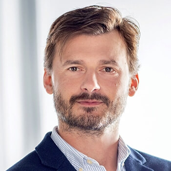 <strong>Christoph Fussi</strong><br><b> Austrian Airlines</b><br>Verantwortet als Senior Manager Advertising & Mediaplanning bei Austrian Airlines die Mediastrategien in Österreich und vertritt Austrian Airlines in Arbeitsgruppen der Lufthansa Group zu Digitale Attribution, Customer Data Platform und Performance-Driven Always-On-Communication.