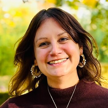 <strong>Daniela Schopf</strong><br><b> ShowHeroes</b><br>Steht für exzellenten Service und treibt mit ihrem Engagement die digitale Innovation maßgeblich voran.