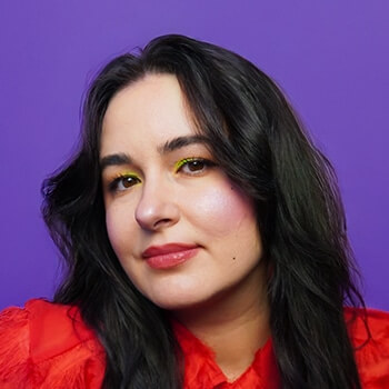 <strong>Eda Öztürk</strong><br><b> VORLAUT</b><br>Ist Mitgründerin des feministischen Journalismus-Kollektivs VORLAUT, entwickelt innovative Online-Formate und produziert preisgekrönte Beiträge, etwa die Dokumentation "LEVELS".