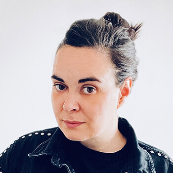 <strong>Katja Claus</strong><br><b> Die Goldkinder</b><br>Sorgt als Creative Art Director bei der Agentur Die Goldkinder für tolle Kampagnen und wurde 2025 als Jury Head des Creativity Cluster beim iab webAD nominiert.