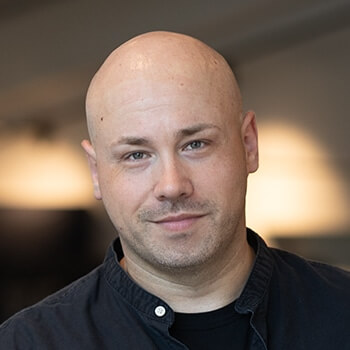 <strong>Markus Schlögl</strong><br><b> pixelart</b><br>Denkt Markenauftritte ganzheitlich – über Performance Marketing, digitale Produkte, Systemintegration und datengetriebene Prozesse hinweg – und bringt die verschiedenen Units bei pixelart zu schlagkräftigen, kundenzentrierten Lösungen zusammen.