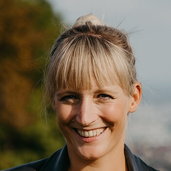 <strong>Niki Fuchs-Gorfer</strong><br><b> Rock Antenne Österreich</b><br>Pushte die digitalen Verbreitungswege des Radiosenders über Web, App und DAB+  und zeigt mit bedingungslosem Community-First-Denken, dass Audio nach wie vor eine Macht ist.