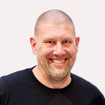 <strong>Peter Rosenkranz</strong><br><b> media4more</b><br>Verbindet mit media4more Welten und Menschen – von Online und Offline bis hin zu Unternehmertum, Sport und Jugendförderung – und schafft mit außergewöhnlichem Engagement neue Möglichkeiten der Zusammenarbeit und des Erfolgs.