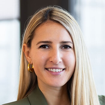 <strong>Vanessa Klinka</strong><br><b> smartstream.tv</b><br>Sieht in ihrer Rolle als Country Managerin Österreich in der Innovationskraft und dem Ehrgeiz der heimischen Digitalbranche ein Erfolgsrezept, um gegen die internationalen Plattformen reüssieren zu können.