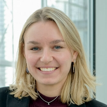 <strong>Vivienne Hödl</strong><br><b> Ketchum</b><br>Legte innerhalb weniger Jahre eine steile Karriere bei Ketchum hin: von der Praktikantin zum Business Director und Influencer Lead.