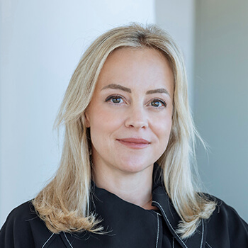 <strong>Valerie Brugger</strong><br><b> Wiener Städtische</b><br>Ist verantwortlich für die Kampagne #frausorgtvor mit Ursula Strauss. Ihr Team mit den Agenturen DMB. / Wavemaker holten für „Rosa Lila Land“ beim webAD 2025 zahlreiche Awards – darunter den Overall-Sieg „Best in Show“ für die Wiener Städtische.